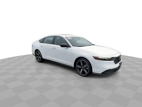 Used 2024 Honda Accord Sport image 4