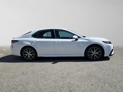 Used 2023 Toyota Camry SE FWD image 2