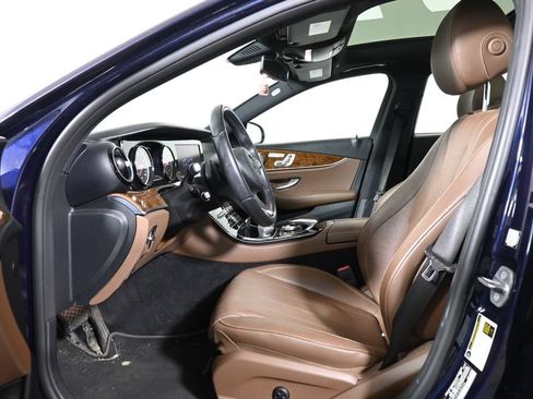 Used 2018 Mercedes-Benz E 300 4MATIC image 3