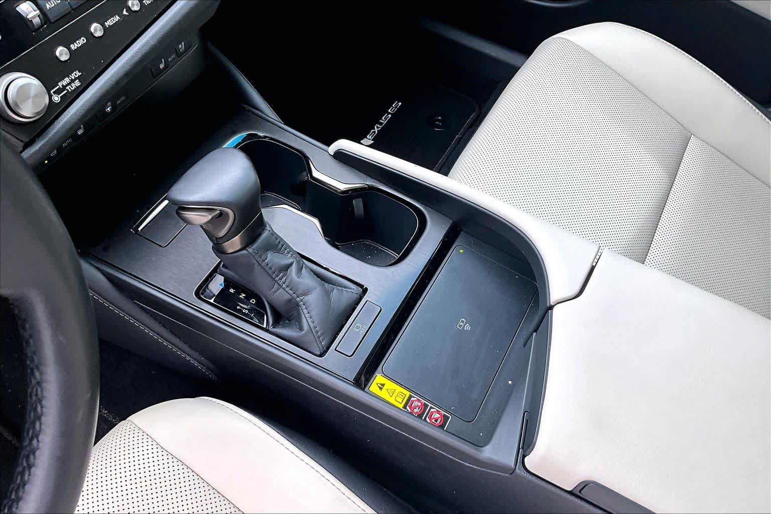 Used 2025 Lexus ES 350 w/ Premium Package FWD image 17