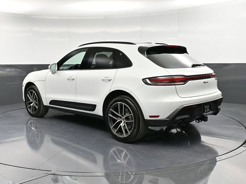 Certified 2025 Porsche Macan image 3