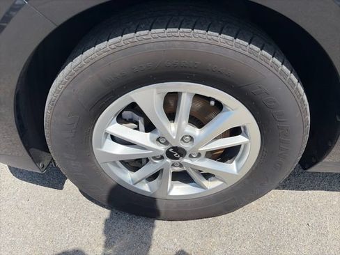 Used 2024 Kia Carnival LX FWD image 10