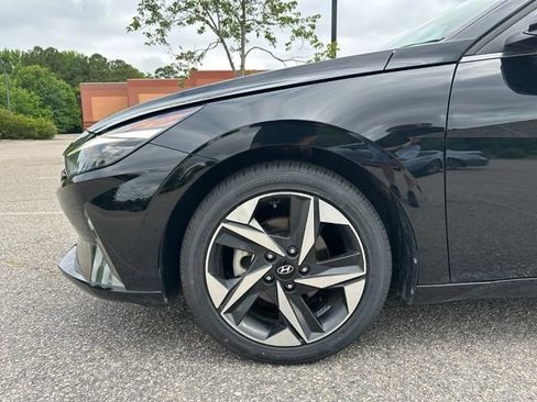 Used 2023 Hyundai Elantra Limited FWD image 13