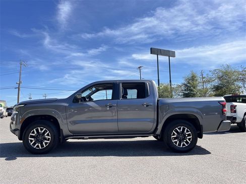 Used 2024 Nissan Frontier SL image 4