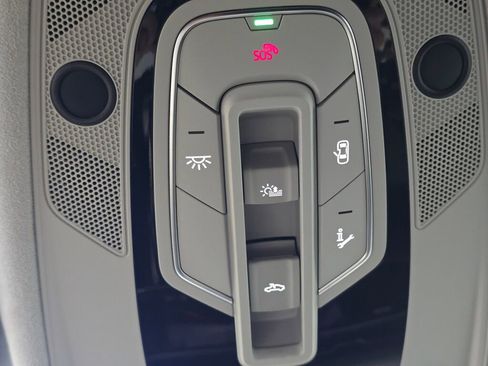 Used 2021 Audi Q8 Prestige w/ Prestige Package image 45