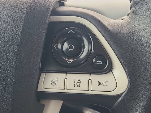 Used 2018 Toyota Prius Prime Advanced FWD image 19