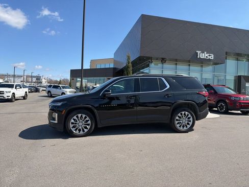 Used 2023 Chevrolet Traverse LT image 4