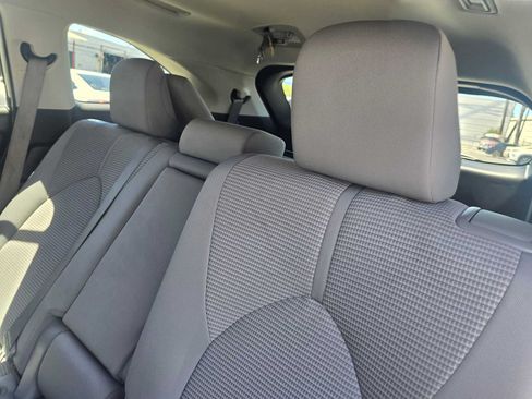 Used 2022 Toyota Highlander LE AWD/4WD image 18