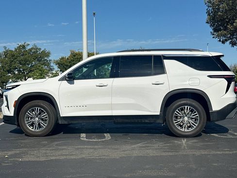 Used 2026 Chevrolet Traverse LT w/ Driver Confidence Package FWD image 7