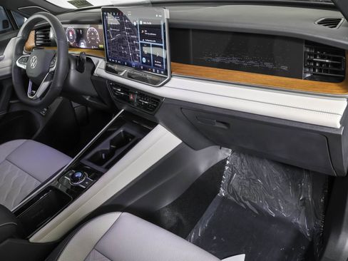 New 2026 Volkswagen Tiguan SEL R-Line image 43