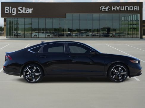 Used 2025 Honda Accord Sport image 5