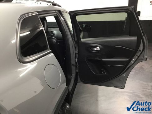 Used 2023 Jeep Cherokee Altitude Lux w/ Lux Elite Package AWD/4WD image 34