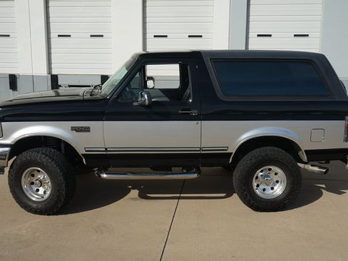 Used 1995 Ford Bronco XLT image 5