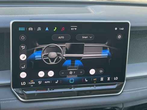 Used 2025 Volkswagen Tiguan SE image 13