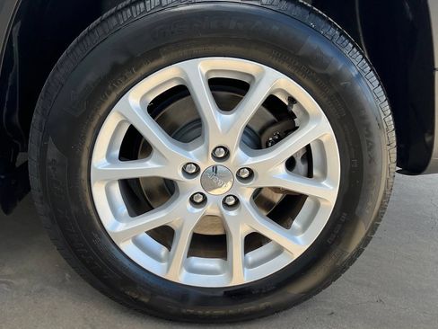 Used 2016 Jeep Cherokee Latitude w/ Cold Weather Group AWD/4WD image 26