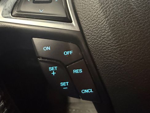 Used 2019 Ford Edge Titanium FWD image 39