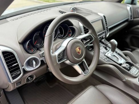 Used 2016 Porsche Cayenne image 11