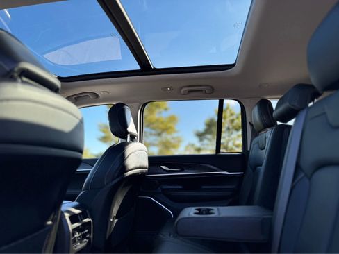 Used 2022 Jeep Grand Cherokee Limited 4xe image 22