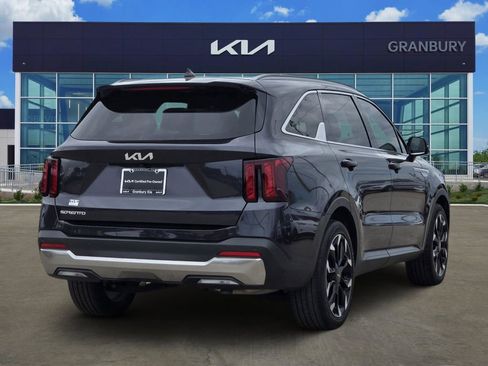 Certified 2025 Kia Sorento EX image 5