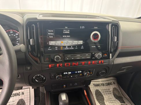 Used 2025 Nissan Frontier PRO-4X AWD/4WD image 8