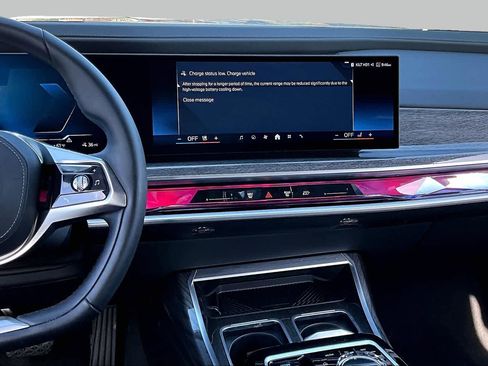 Used 2025 BMW i7 xDrive60 RWD image 6