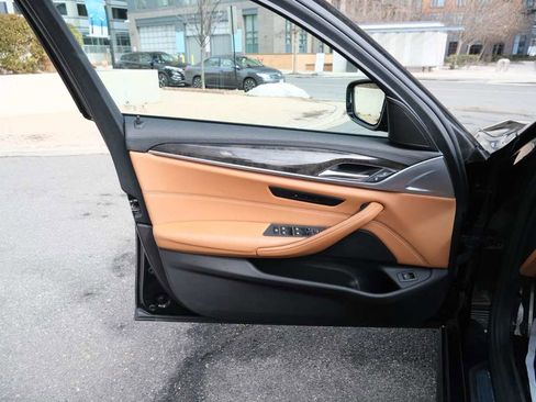 Used 2017 BMW 540i xDrive image 18