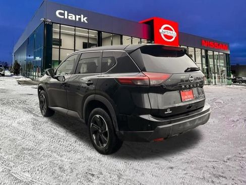 Used 2024 Nissan Rogue SV image 5