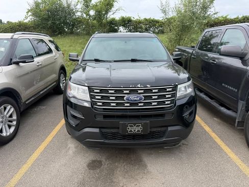Used 2016 Ford Explorer FWD image 2