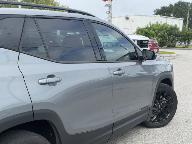 Used 2023 GMC Terrain SLT w/ Tech Package FWD image 9