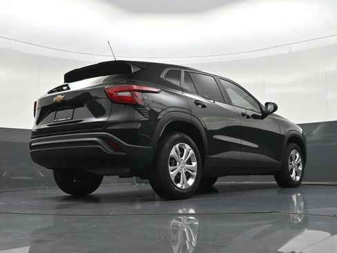 Used 2024 Chevrolet Trax LS FWD image 30