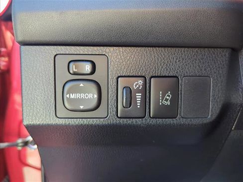 Used 2017 Toyota RAV4 LE image 9