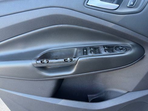 Used 2016 Ford Escape SE w/ Equipment Group 201A FWD image 13