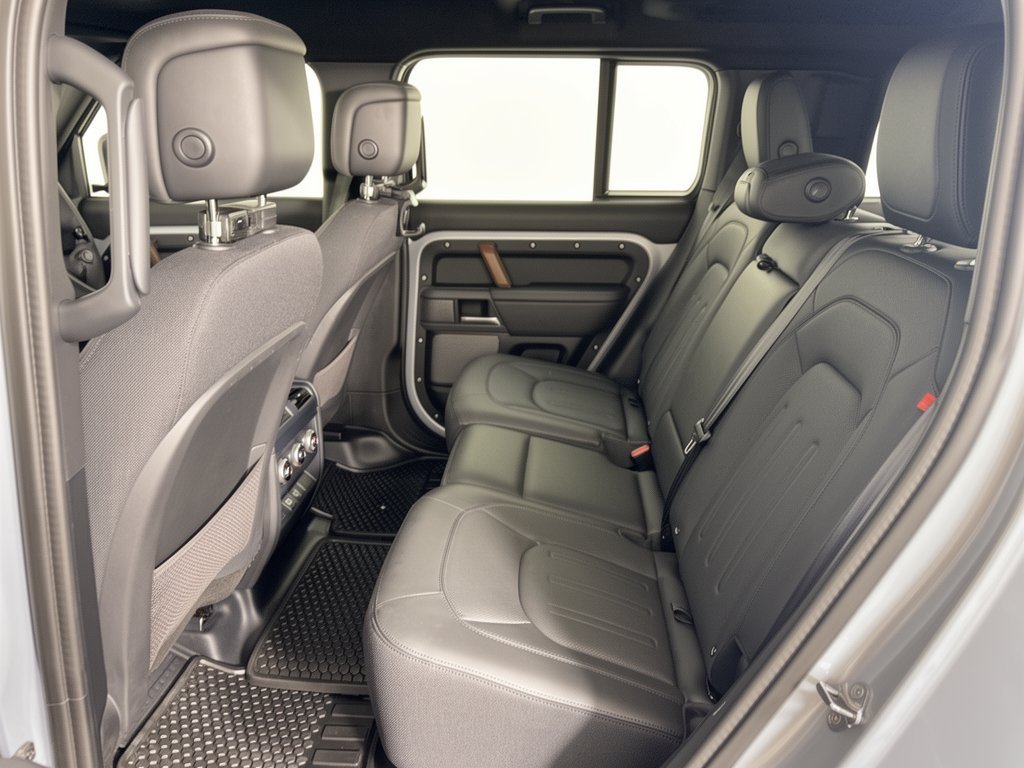 Used 2024 Land Rover Defender 110 X AWD/4WD image 25
