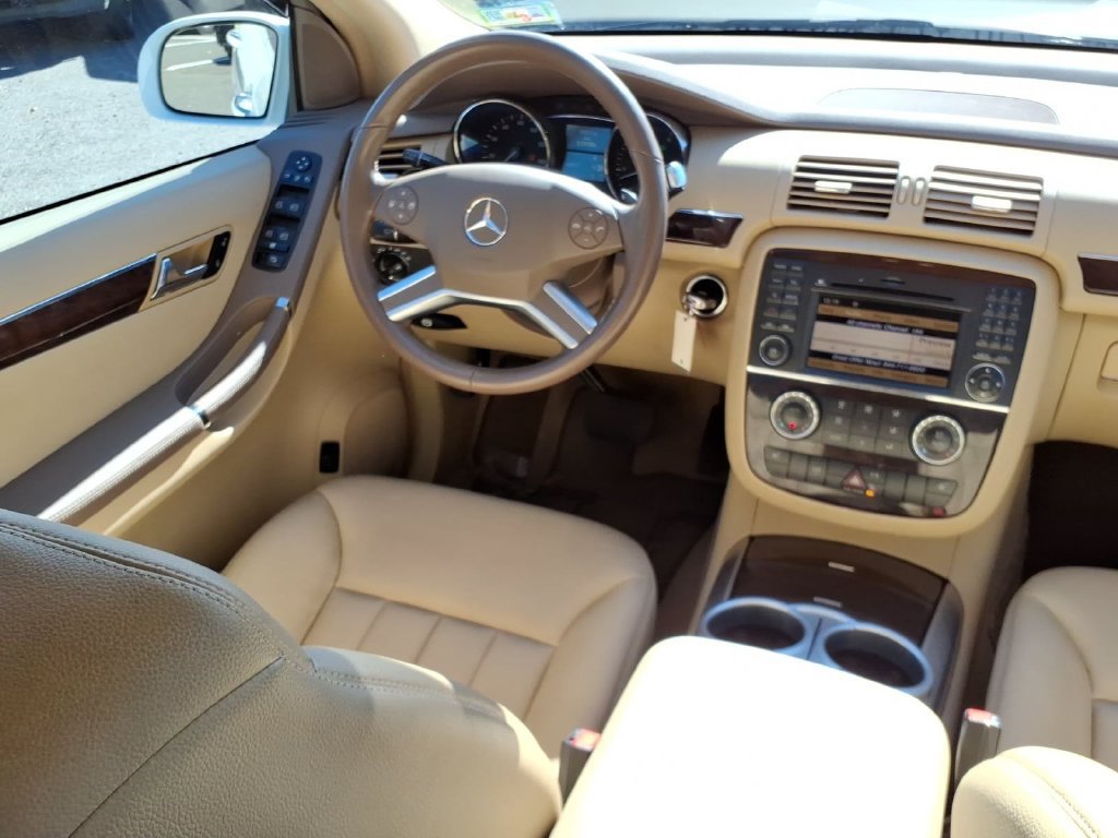 Used 2010 Mercedes-Benz R 350 4MATIC image 17