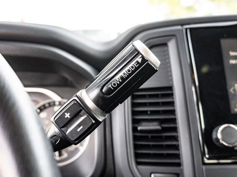Used 2024 Nissan Titan SV RWD image 21