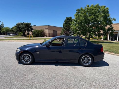 Used 2010 BMW 328i xDrive Sedan AWD/4WD image 2
