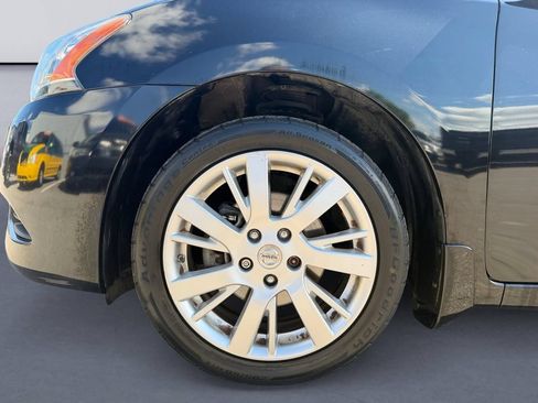 Used 2013 Nissan Sentra SL w/ Navigation Pkg FWD image 9