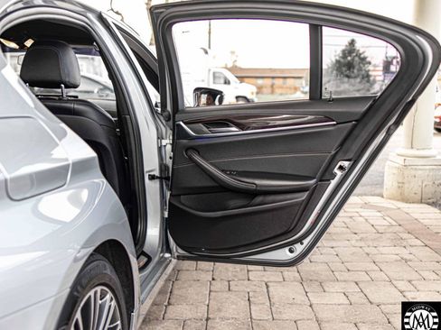 Used 2018 BMW 530i xDrive w/ Premium Package AWD/4WD image 38