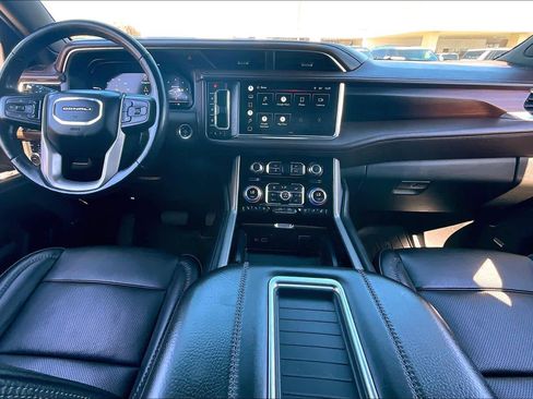 Used 2022 GMC Yukon XL Denali image 16