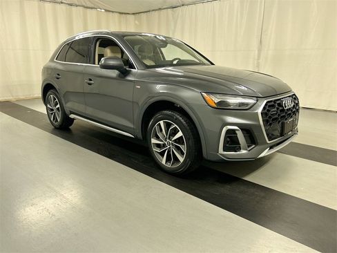 Used 2022 Audi Q5 2.0T Premium w/ Convenience Package image 1
