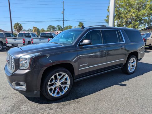 Used 2017 GMC Yukon XL Denali w/ Open Road Package AWD/4WD image 8