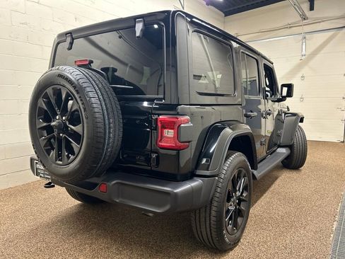 Used 2025 Jeep Wrangler Unlimited Sahara AWD/4WD image 7
