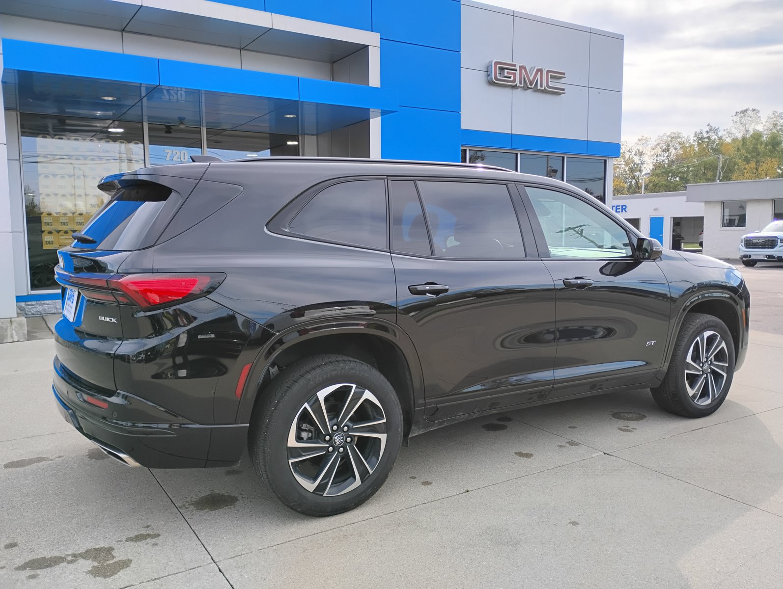 Used 2025 Buick Enclave Sport Touring FWD image 7