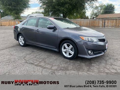 Used 2013 Toyota Camry SE w/ Preferred Accessory Pkg FWD image 1