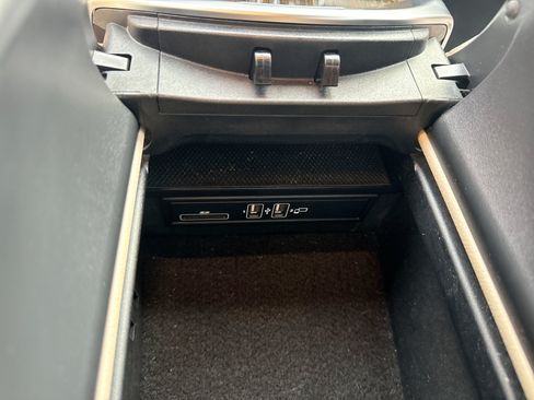 Used 2019 Mercedes-Benz C 300 Sedan image 22