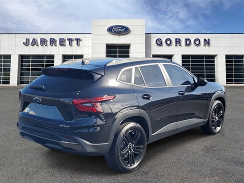 Used 2025 Chevrolet Trax ACTIV w/ Sunroof Package image 4