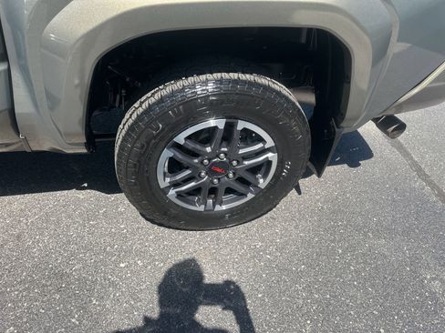 Used 2024 Toyota Tacoma TRD Sport w/ TRD Sport Premium Package AWD/4WD image 28