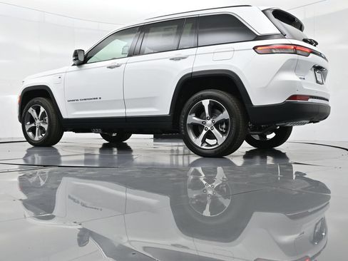Used 2025 Jeep Grand Cherokee Limited 4xe w/ Luxury Tech Group II AWD/4WD image 39