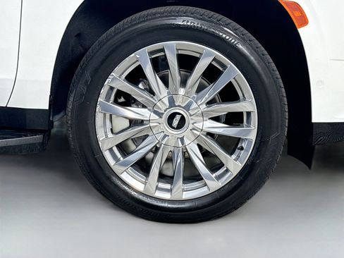 Used 2022 Cadillac Escalade Premium Luxury AWD/4WD image 32