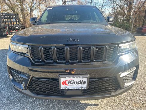 New 2025 Jeep Grand Cherokee Laredo image 2